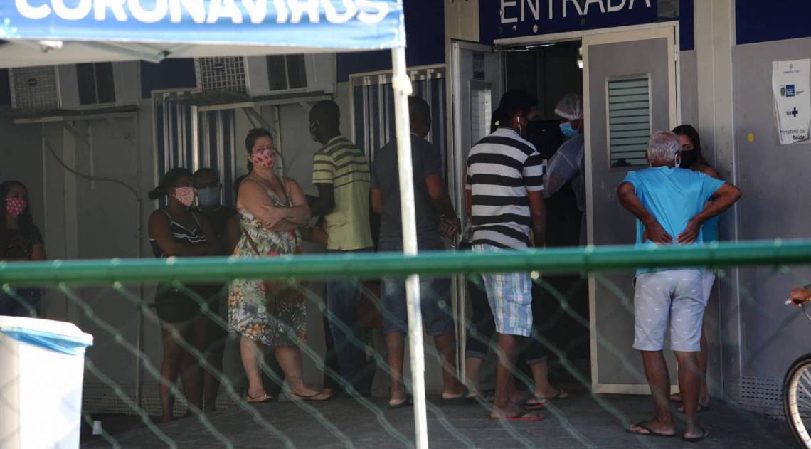 Pacientes aguardam atendimento na UPA de Bangu - Ricardo Cassiano / Ag&ecirc;ncia O Dia