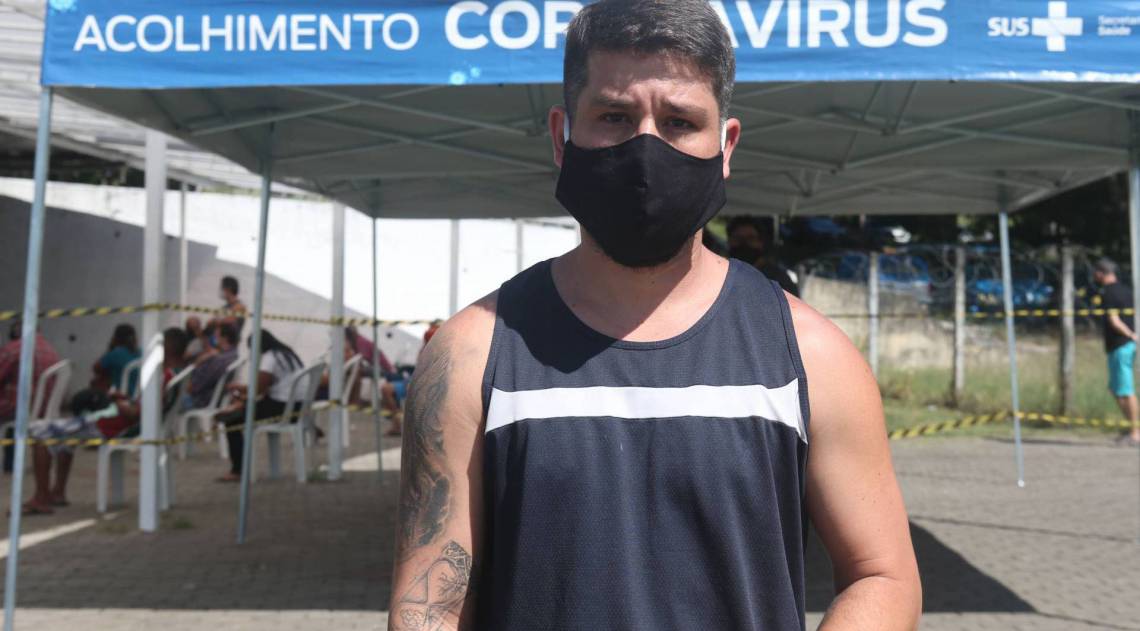 Na UPA da Penha, Victor Cruz não consegue receber notícias sobre o pai, internado há 3 dias - Cléber Mendes