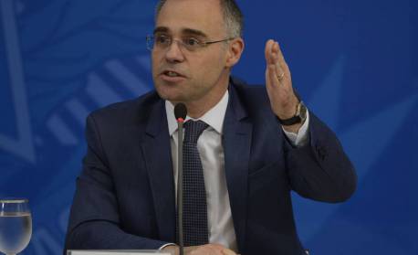 André Mendonça defende medidas 'urgentes' para solucionar precatórios