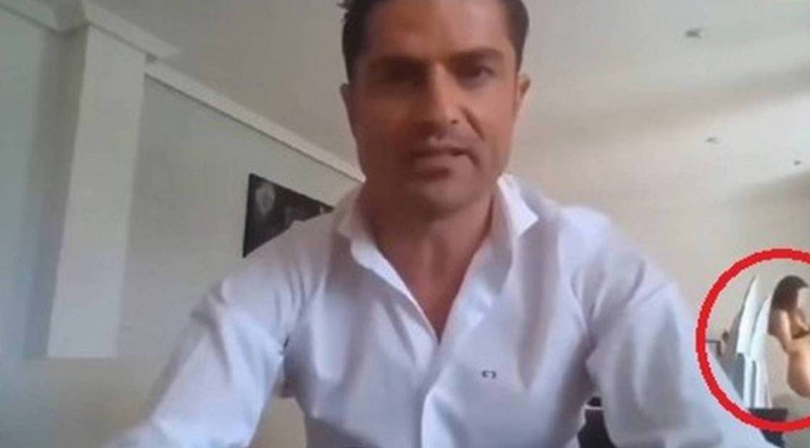 Afonso Merlos deixa mulher nua aparecer ao fundo de live no YouTube - Reprodução