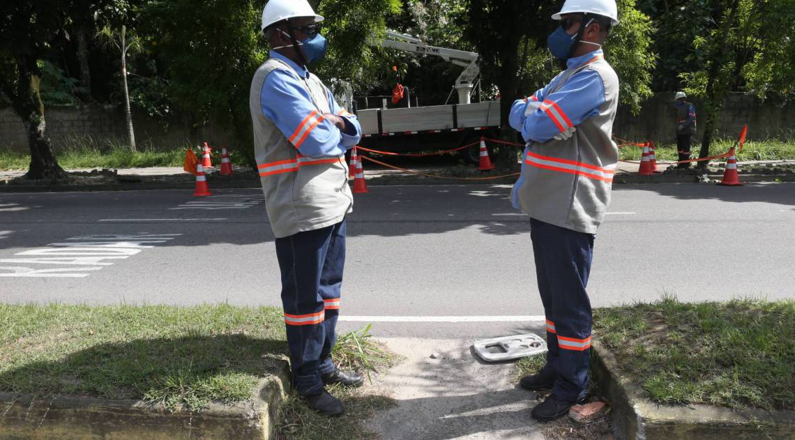 Mesmo com medo do vírus, eletricistas dizem se sentir seguros