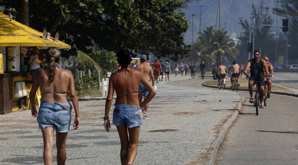 Rio de Janeiro - RJ  - 01/05/2020 - COVID 19 - Coronavirus na cidade do Rio - Movimenta&ccedil;ao nas praias do Rio - na foto, Recreio, zona oeste da cidade - Foto Reginaldo Pimenta / Agencia O Dia