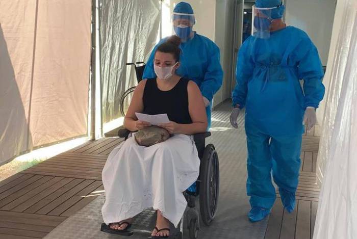 Michele Mota Bazote, de 25 anos, passou sete dias internada no Hospital de Campanha de Volta Redonda