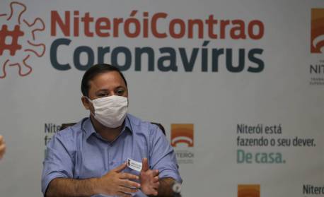 Ele saiu na frente: prefeito de Niterói conversa com a coluna após compra da Coronavac