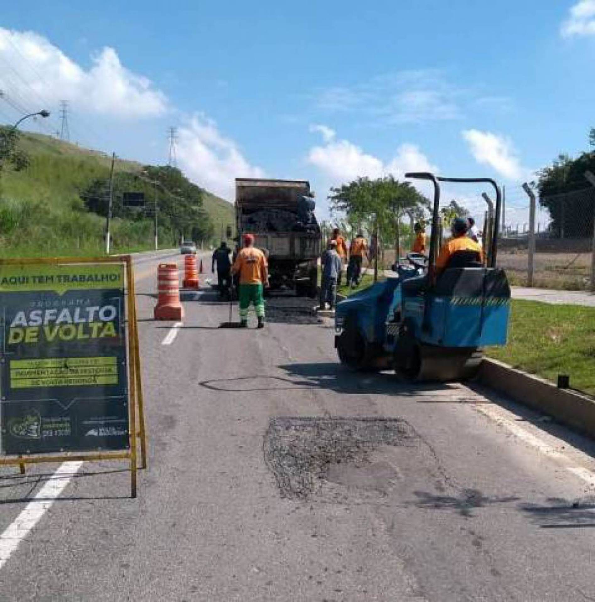 Equipes atuaram em vários bairros com limpeza, roçada e obras de infraestrutura - Divulgação