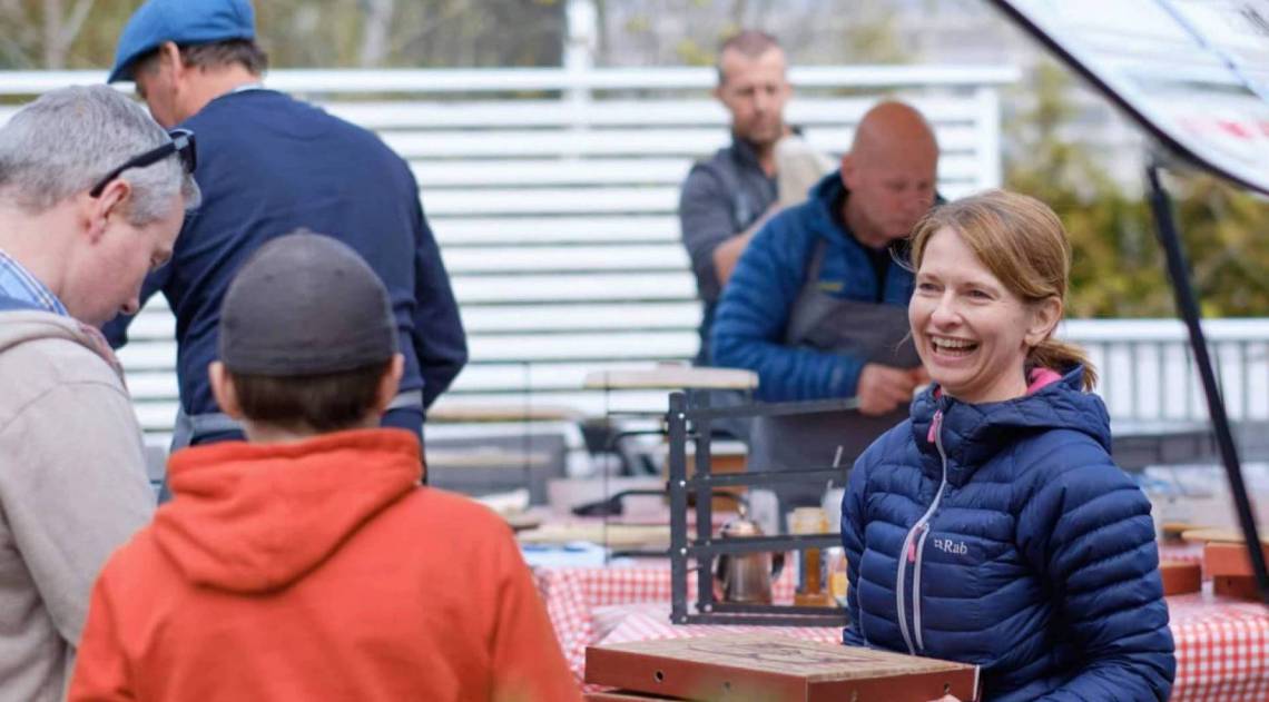 Filantropos, donos de f&aacute;brica de fornos, montaram pizzaria na garagem de casa e venderam 105 pizzas em quatro horas - Divulga&ccedil;&atilde;o / Ver&ocirc;nica de Souza