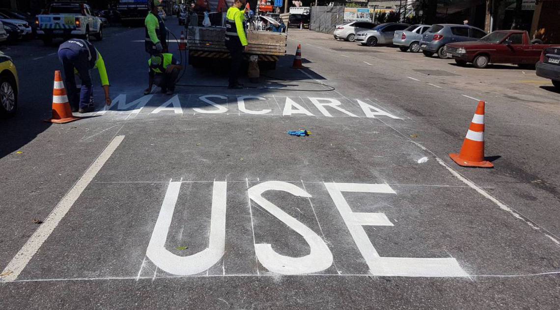 Aviso de 'Use Máscara' nas ruas do Rio - Divulgação 
