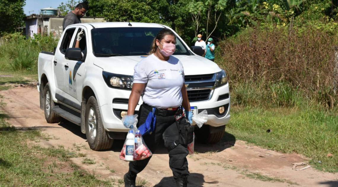 Braskem doa kits de limpeza para comunidades de Caxias. A distribuição é feita de casa em casa