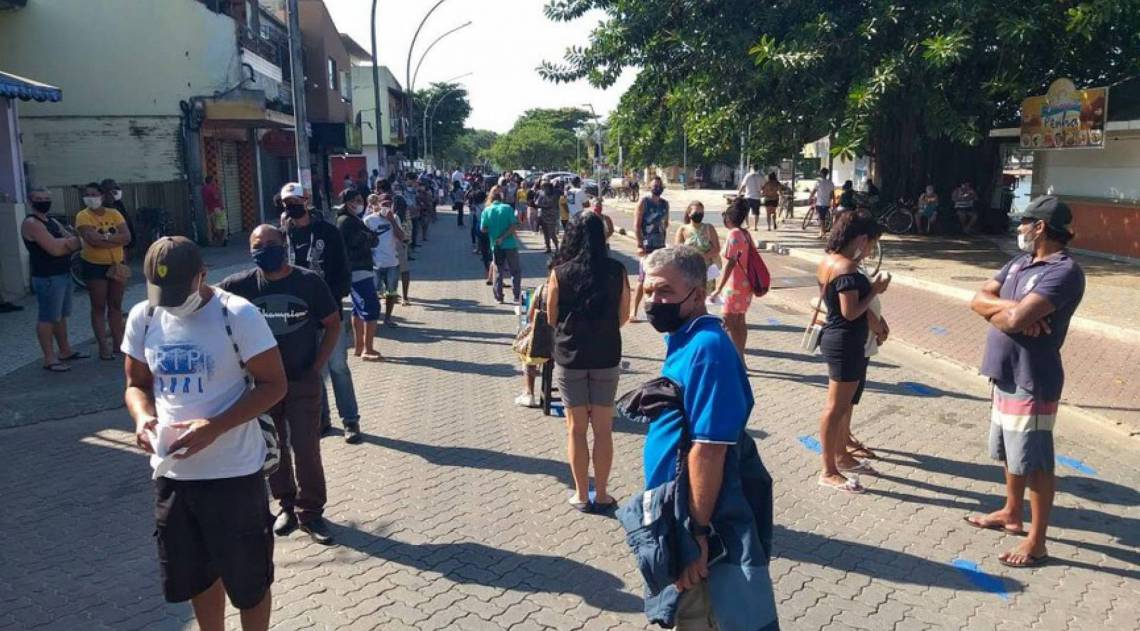 Agentes da Guarda Civil Municipal, de Trânsito e da Defesa Civil também trabalharam na organização da fila e do trânsito