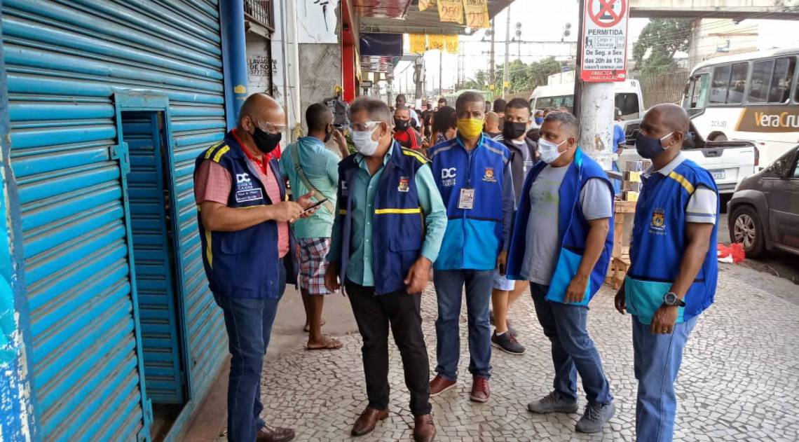 Duque de Caxias multa lojas que descumprem decreto municipal
