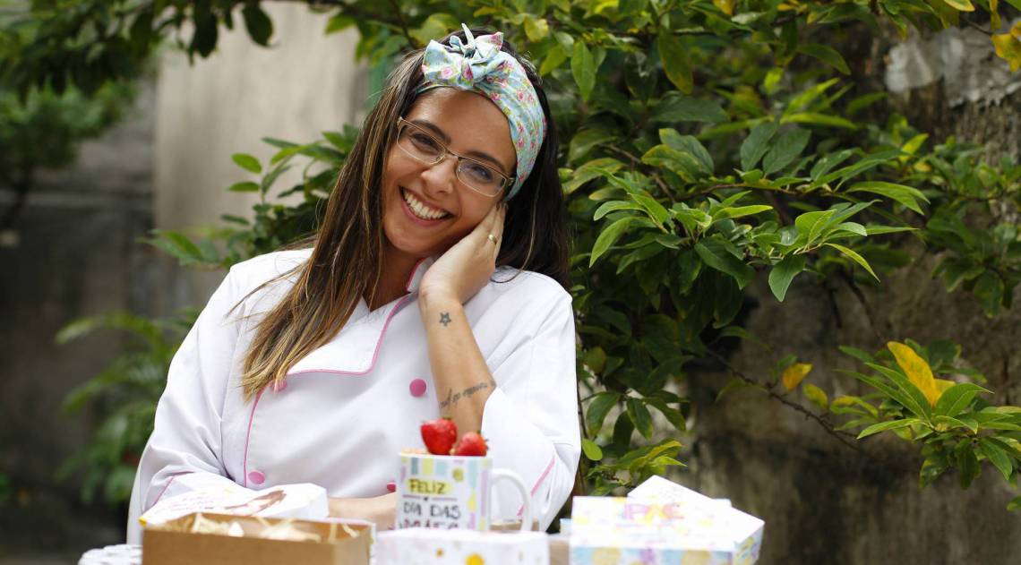 Juliana Barti, da Beijinho Doces, preparou bolo de caneca, bombons em formato de coração e kis com brigadeiros
- Luciano Belford