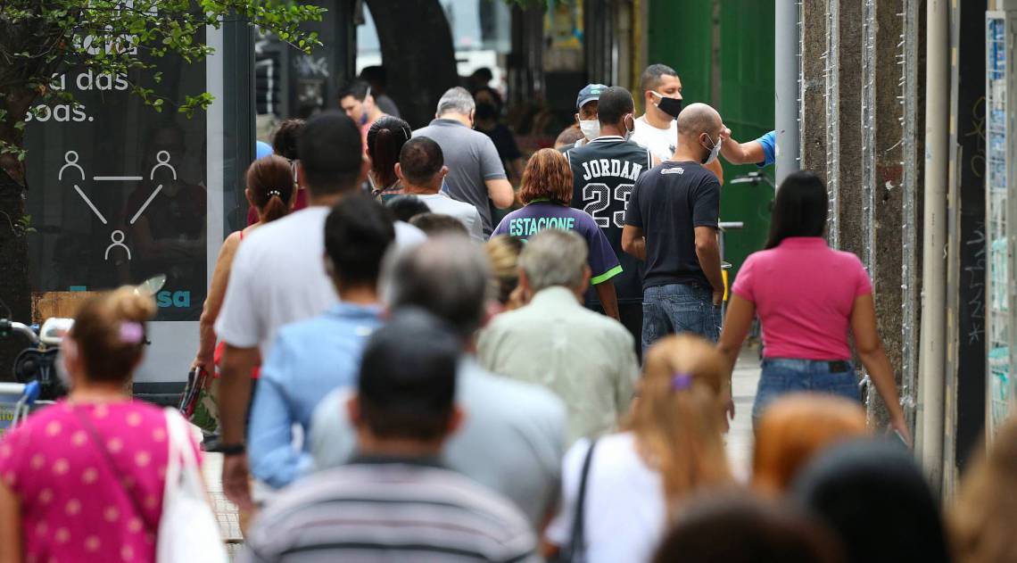 Na Rua Voluntários da Pátria, em Botafogo, a cena é como se fosse de um dia comum - Daniel Castelo Branco