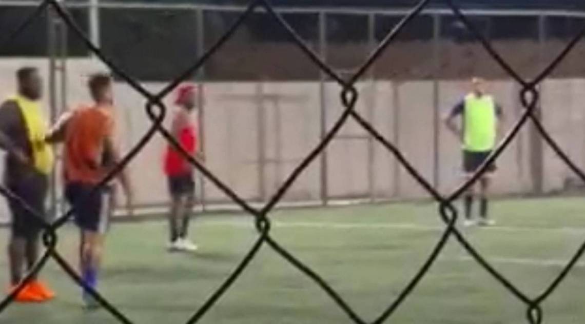 Cazares e Otero furam quarentena para jogar pelada - Reprodução