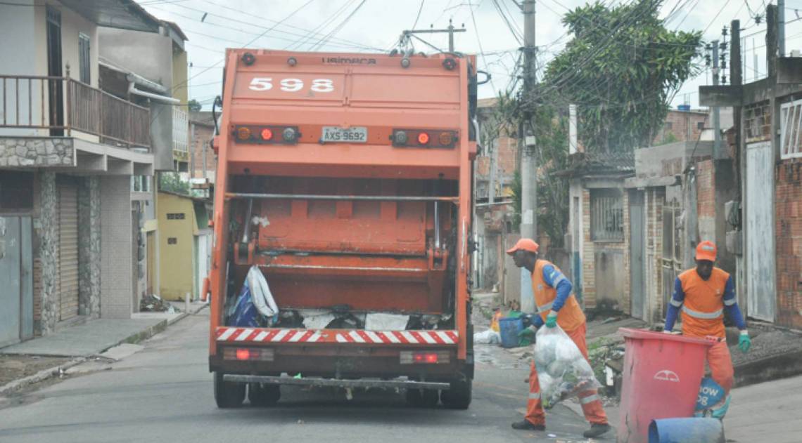 A prefeitura diminuiu a frequência dos serviços de coleta de descarte irregular, capina e varrição de ruas em meio à crise do coronavírus - Divulgação prefeitura de Campos