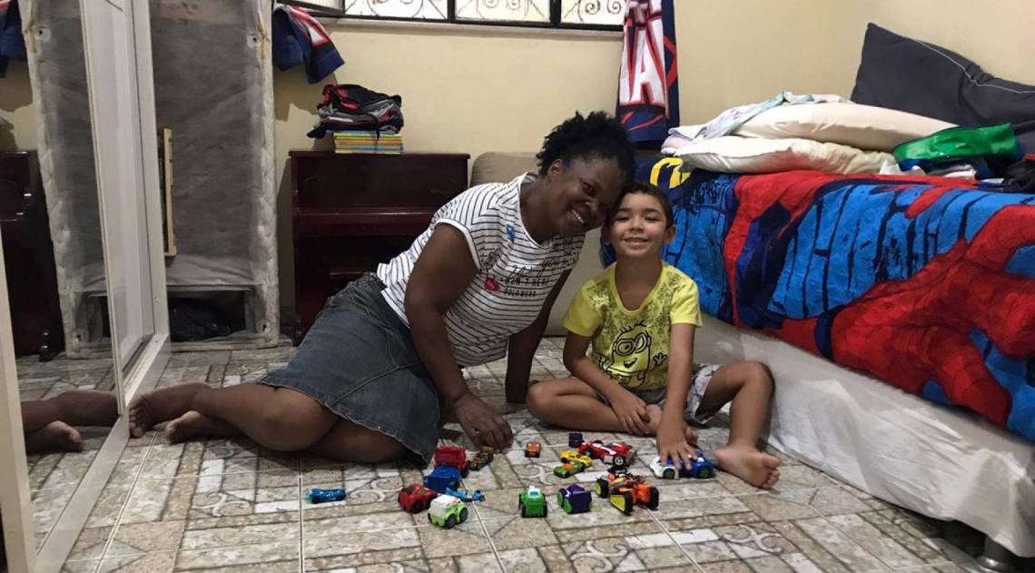 A doméstica Regina Pereira, de 54 anos, trabalha para a família de Davi há 30 - ARQUIVO PESSOAL