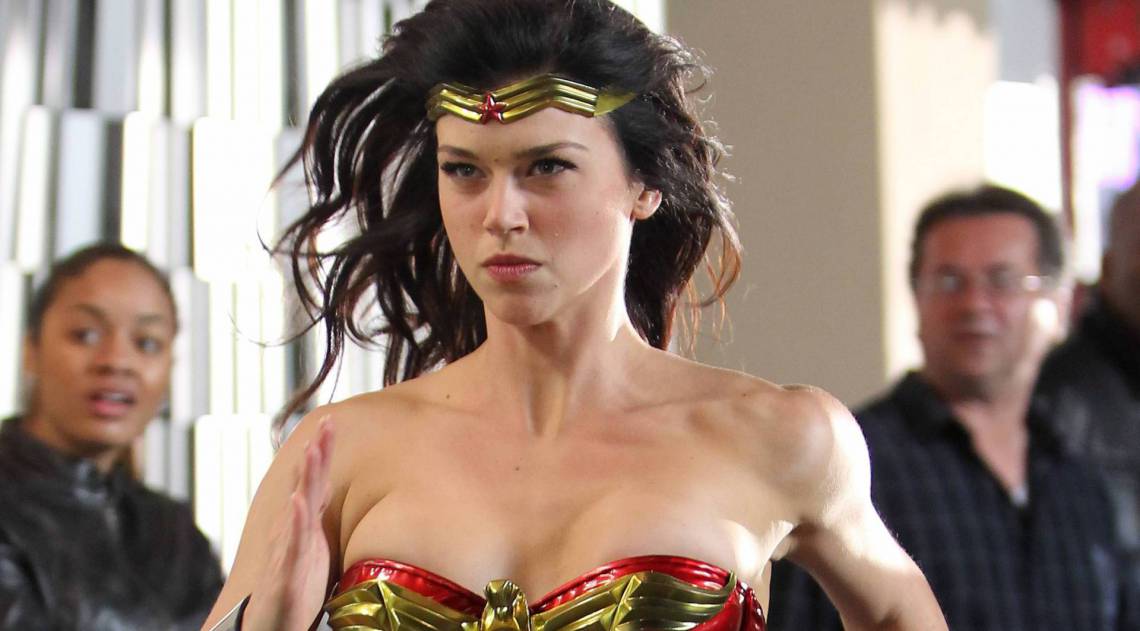 Adrianne Palicki seria a Mulher Maravilha de sÃ©rie de 2011 que acabou arquivada