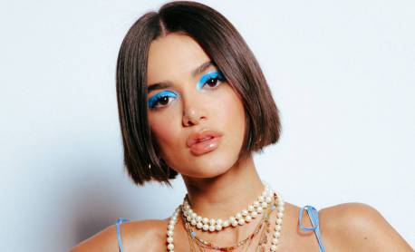 ‘Coitado dos peixes’, brinca Manu Gavassi sobre celular de R$ 10 mil perdido no mar