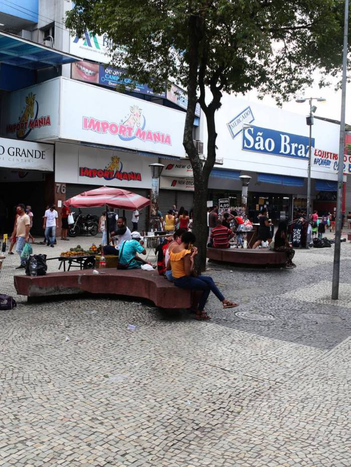 Com&eacute;rcio no cal&ccedil;ad&atilde;o de Campo Grande