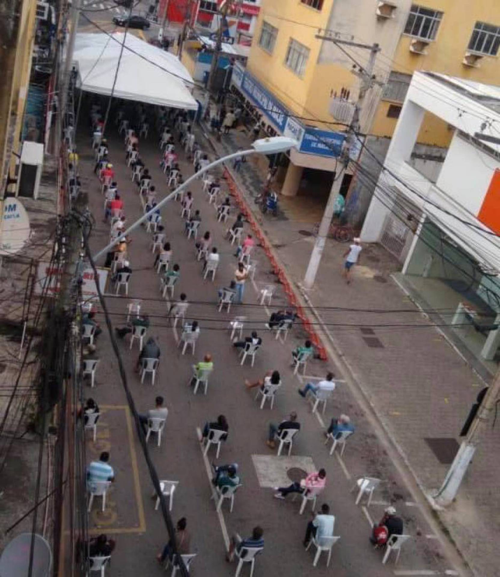 A fila respeitou o distanciamento de dois metros entre as pessoas  - Divulgação 
