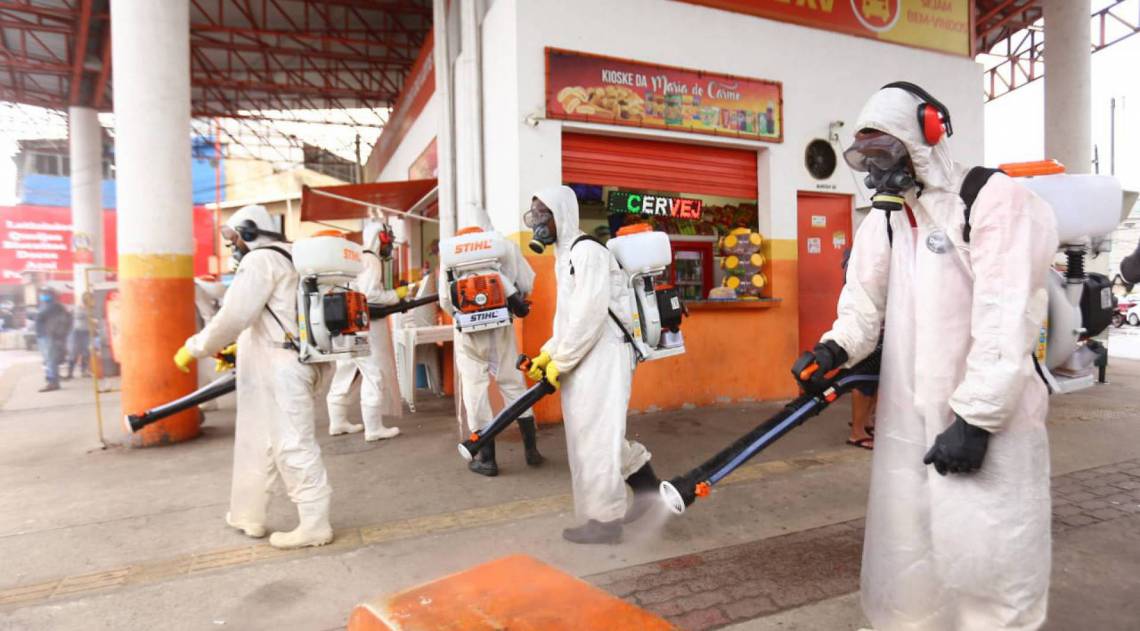 Equipes fazem sanitização nas ruas de Belford Roxo