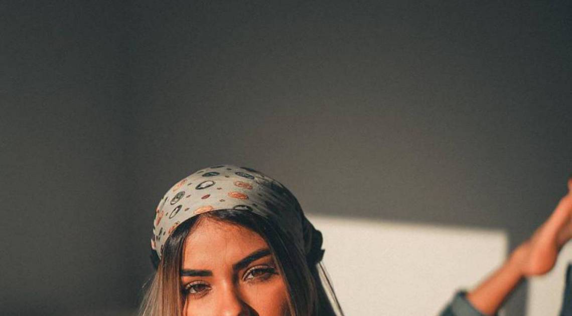 Ex-BBB Munik Nunes posa de topless