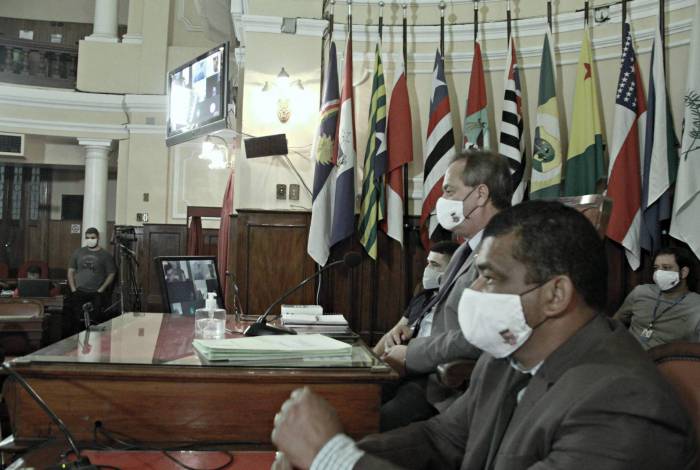 C&acirc;mara de Niter&oacute;i aprova adiamento do Dia das M&atilde;es e dist&acirc;ncia m&iacute;nima em filas