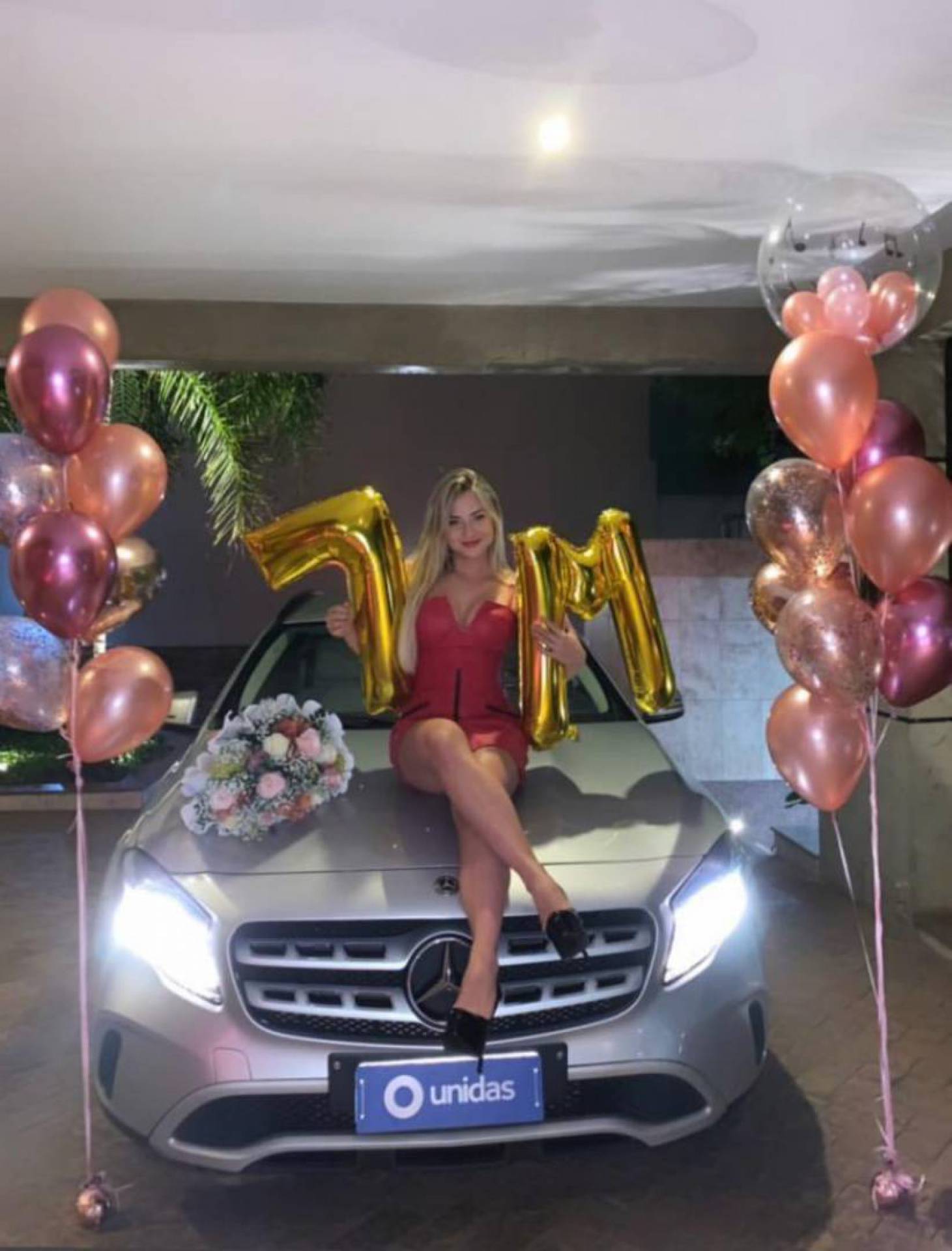 Gabi Martins ganha carrão importado em comemoração aos seus sete milhões de seguidores  - reprodução Instagram 