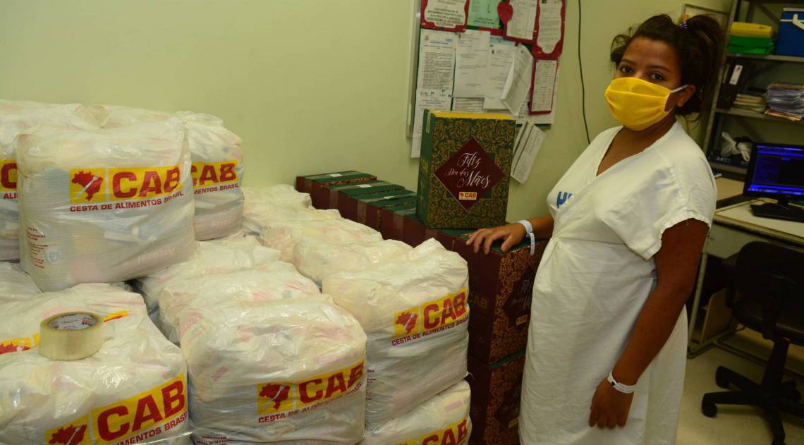 Thais Barbosa foi uma das primeiras a receber a doação, na maternidade Leila Diniz - Divulgação