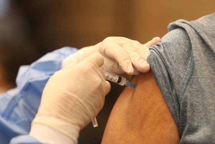 Vacina não imuniza contra a Covid-19, mas fortalece imunidade