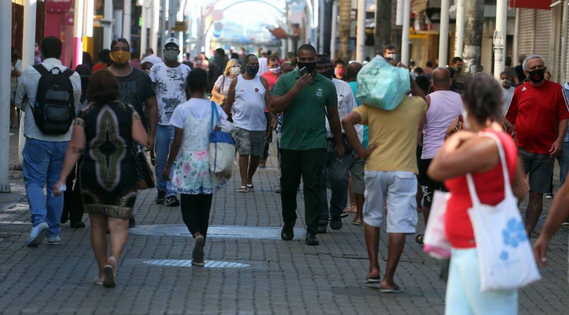 Nova Iguaçu: dificuldade em reduzir a circulação - fotos Cléber Mendes