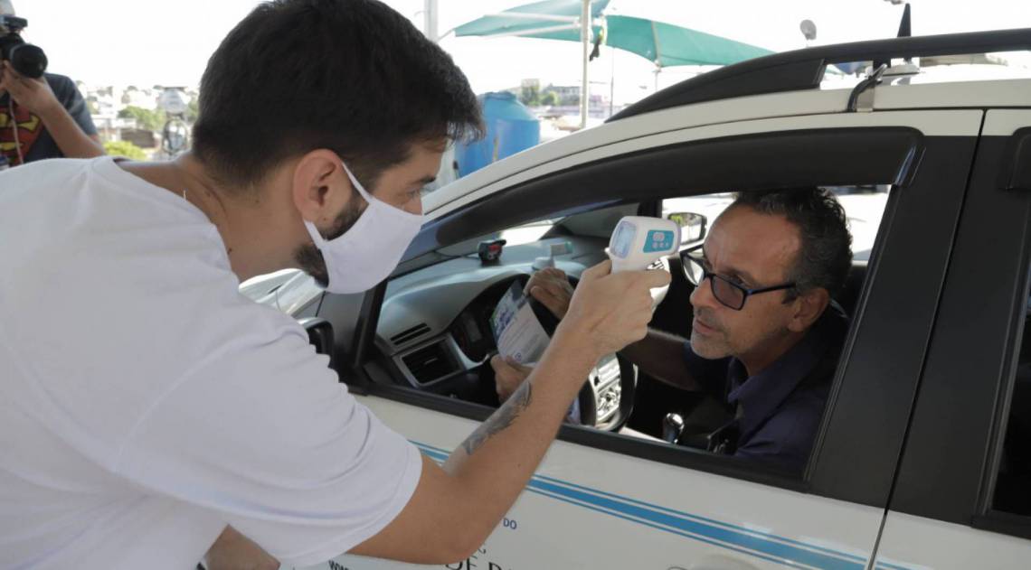 Coronavírus - Meriti monta pontos de distribuição de máscaras e aferição de temperatura
