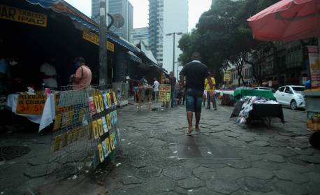 Polícia prende vendedores de remédios abortivos no Camelódromo do Rio