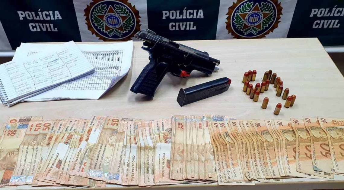 Material encontrado com o miliciano - Divulgação / Polícia Civil