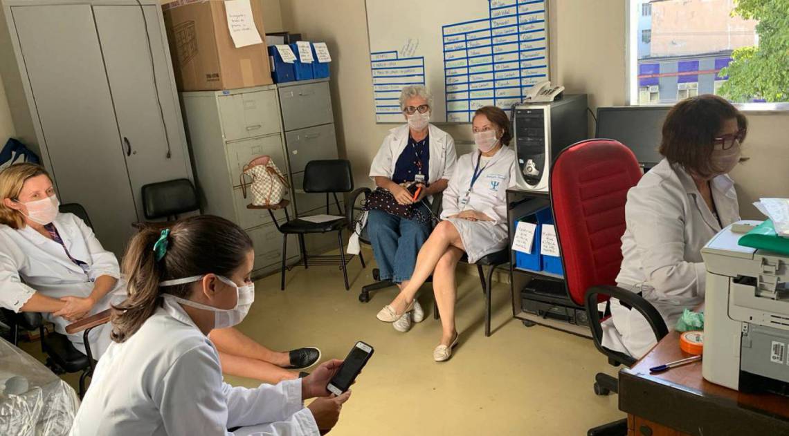 Equipe é formada por oito profissionais: atendimento presencial e online - Divulgação