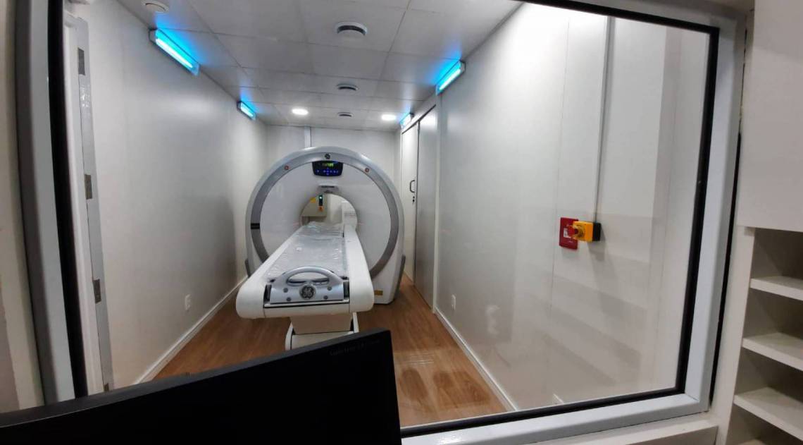 Unidade móvel de imagem por tomografia computadorizada, instalada no hospital de campanha Lagoa-Barra - Divulgação
