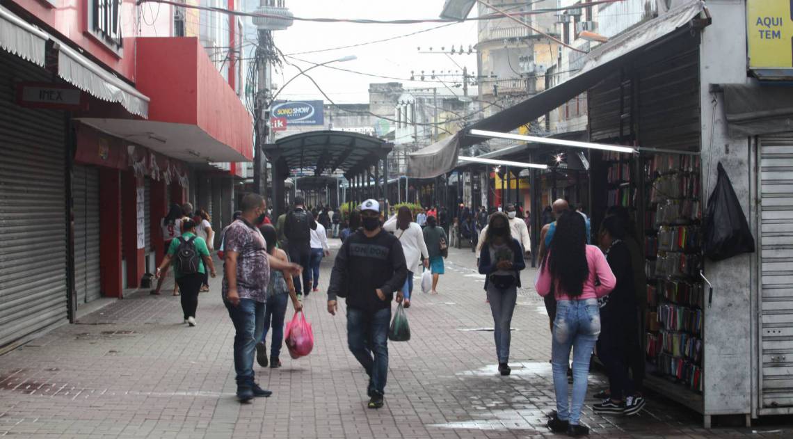 Rio, 15/05/2020 - COVID 19 - CORONAVIRUS - Ronda nos Municipios da Baixada Fluminense. Calcadao de Caxias. Municipio do Rio. coronavirusrio. Foto: Ricardo Cassiano/Agencia O Dia