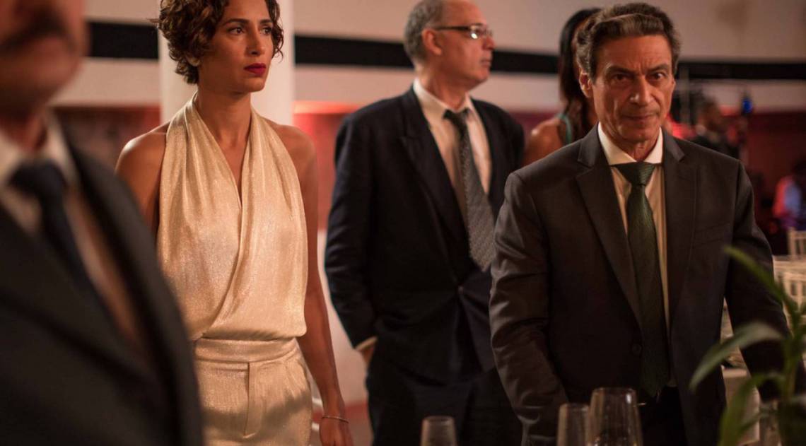 Olga (Camila Pitanga) e Miguel (Luiz Carlos Vasconcelos) fazem tudo pelo poder em 'Aruanas'