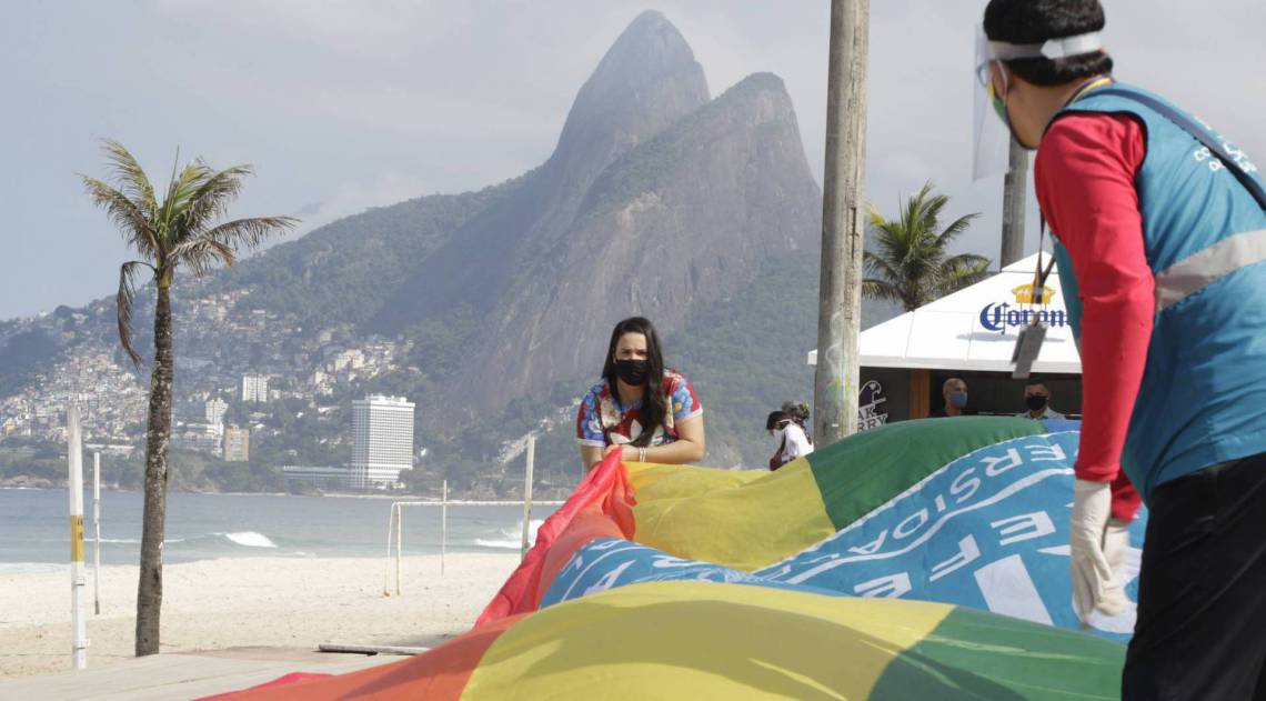 Prefeitura do Rio promove manifesto simbólico na praia de Ipanema