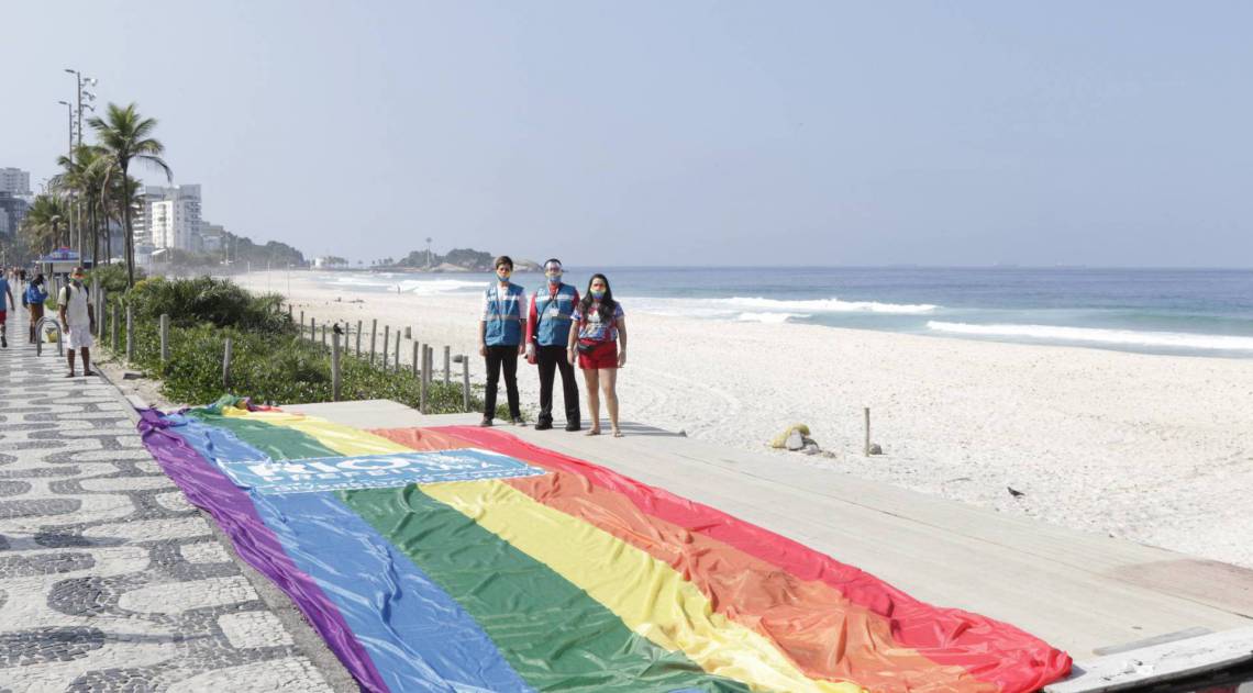 Prefeitura do Rio promove manifesto simbólico na praia de Ipanema