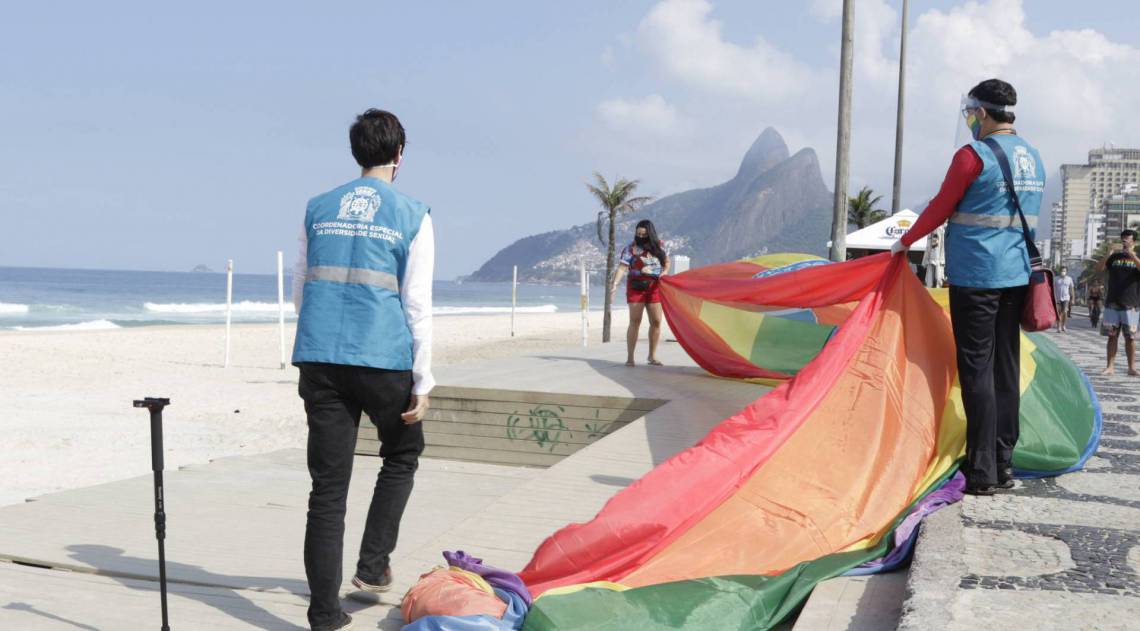 Prefeitura do Rio promove manifesto simbólico na praia de Ipanema
