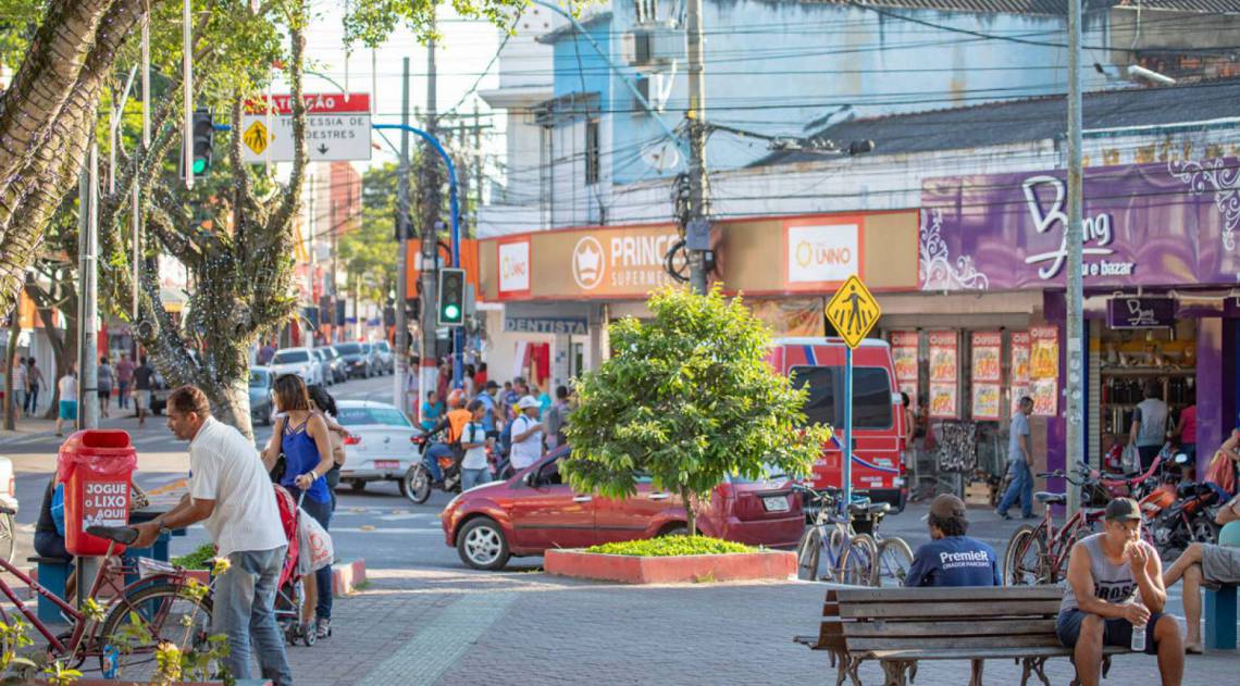 O uso de máscaras pela população continua obrigatório na cidade - Divulgação