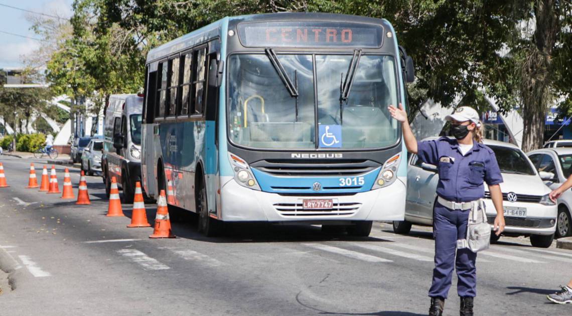 A circula&ccedil;&atilde;o de &ocirc;nibus tamb&eacute;m est&aacute; restringida em Campos, durante o bloqueio total