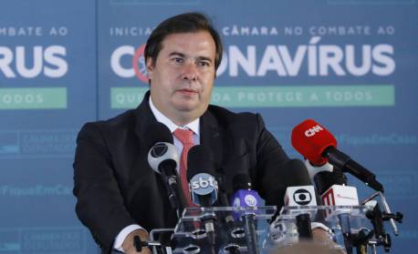 Maia diz que atos antidemocráticos de Bolsonaro são irreversíveis: 'Estourou a corda'