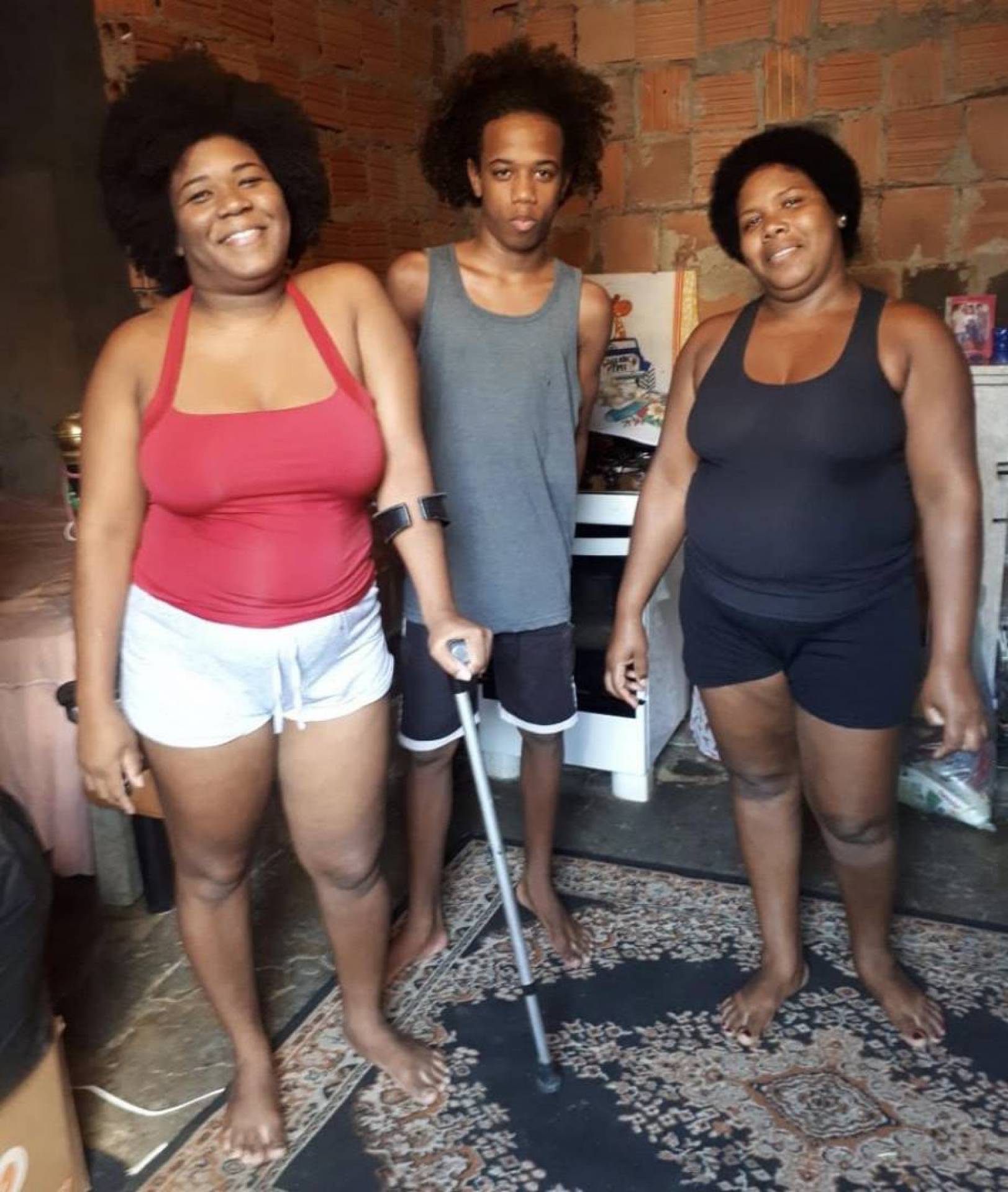 As irmãs Juliana e Silvana, com um dos filhos