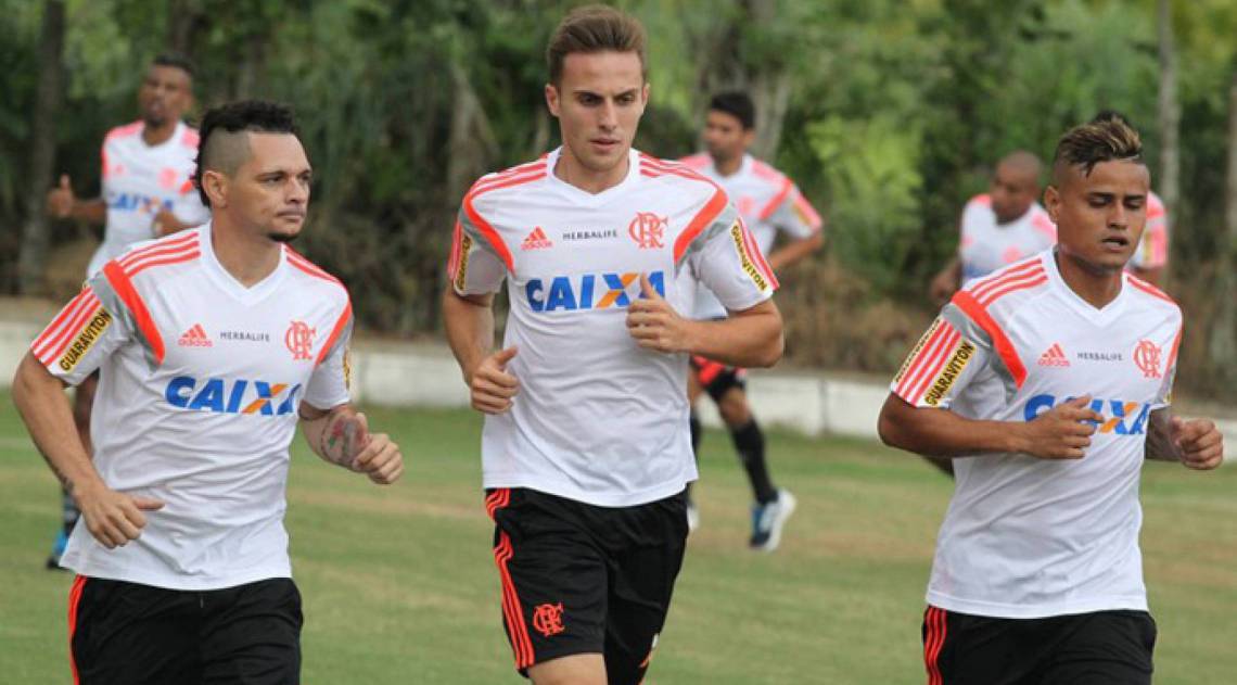 Bressan não teve grande passagem pelo Flamengo em 2015 - Gilvan de Souza/Flamengo