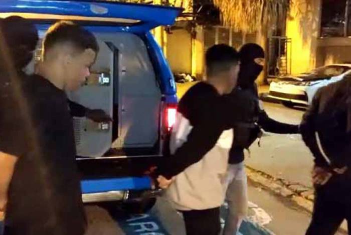Ex-seguran&ccedil;as do traficante Rog&eacute;rio 157 s&atilde;o presos durante festa em motel da Tijuca