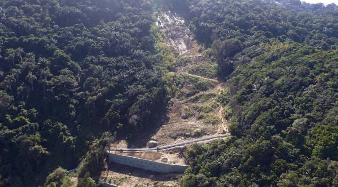 Prefeitura refloresta Avenida Niemeyer