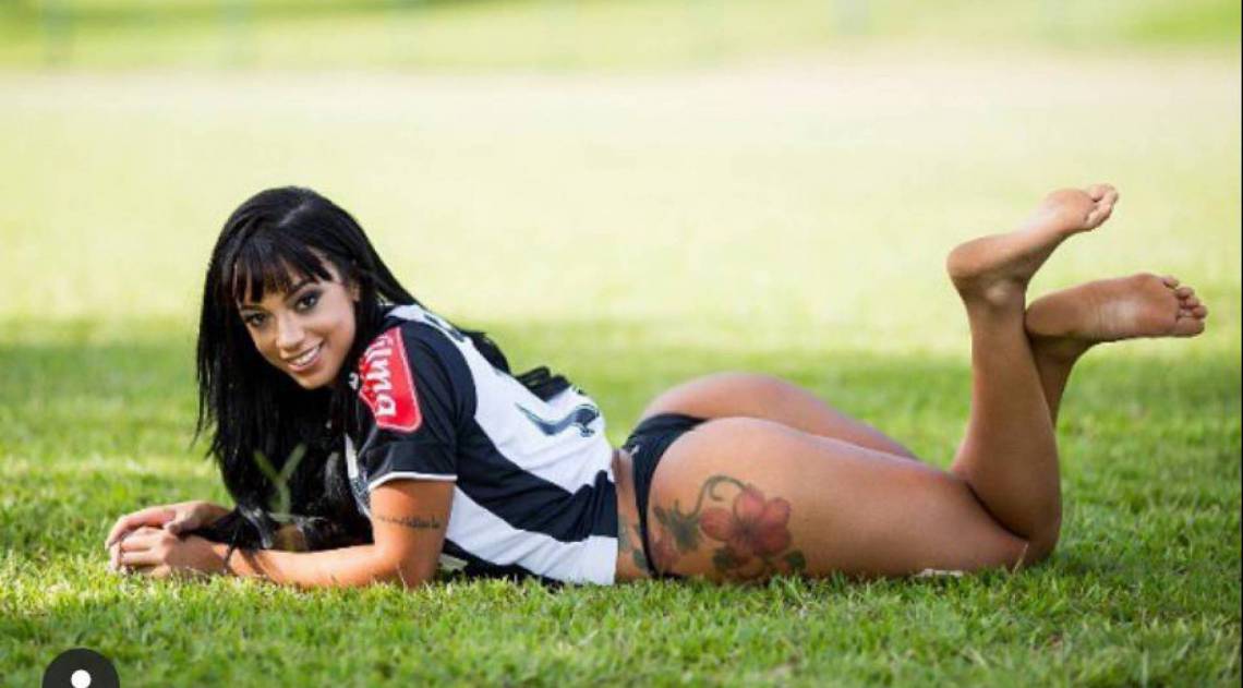 Stephanie Rez Ã© musa do AtlÃ©tico-MG