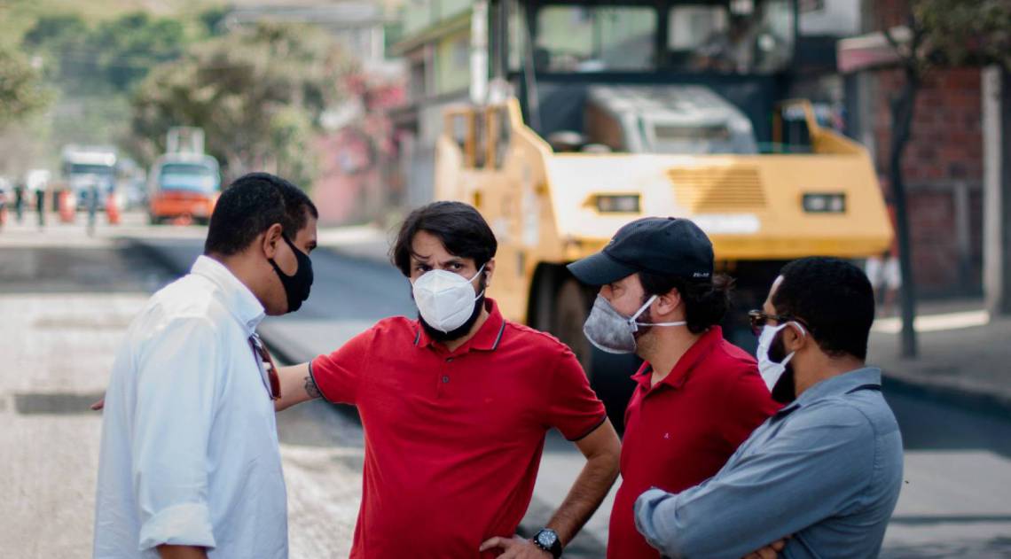 Prefeitura de Volta Redonda inicia aplicação de massa asfáltica na Av. Paulo Erlei Abrantes