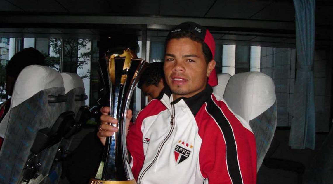 Flávio Donizete após ser campeão mundial pelo São Paulo - Divulgação